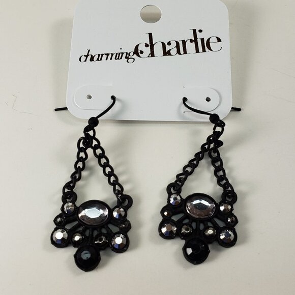 Triangle Earrings – Sparkling Black & Crystal Rhinestones on Matte Chain Jewelry - Picture 4 of 8